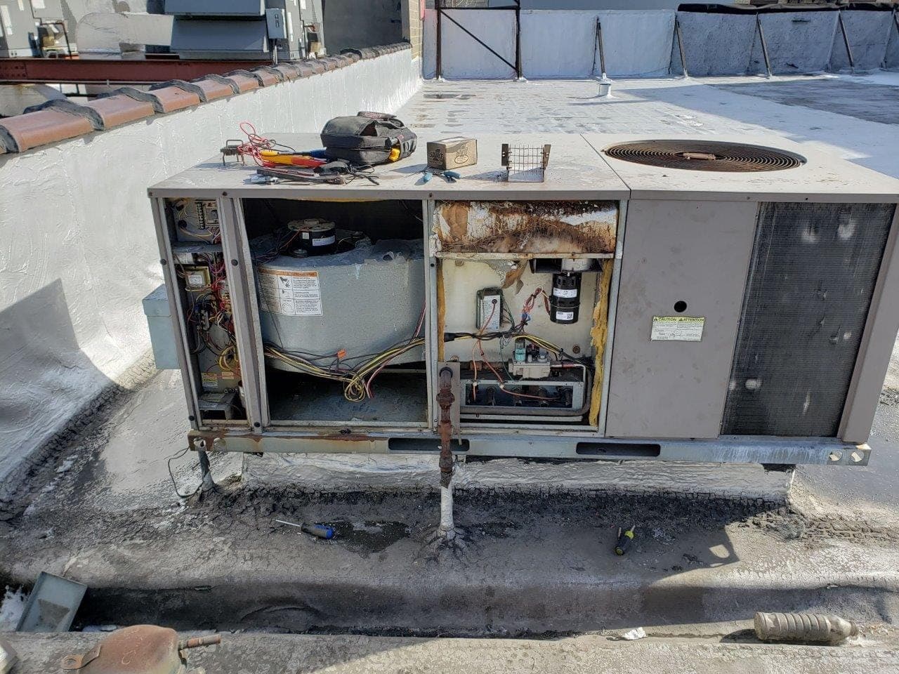 Servicing a commercial unit